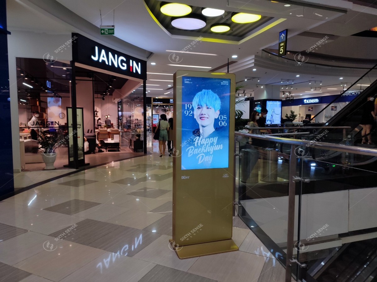 chúc mừng sinh nhật Baekhyun EXO trên màn hình led tại vạn hạnh mall