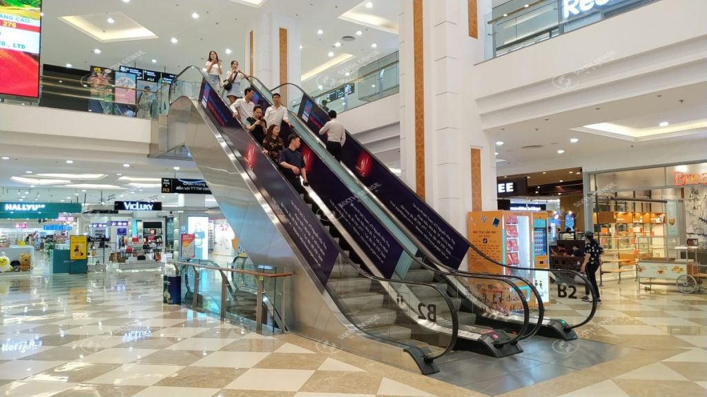 quảng cáo trên thang cuốn siêu thị Lotte Mart