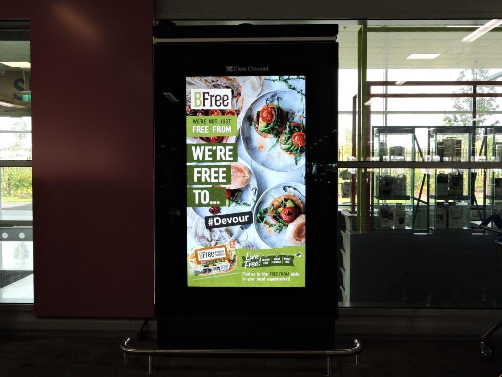 5 lợi ích của quảng cáo trên LCD, Poster Frame trong siêu thị