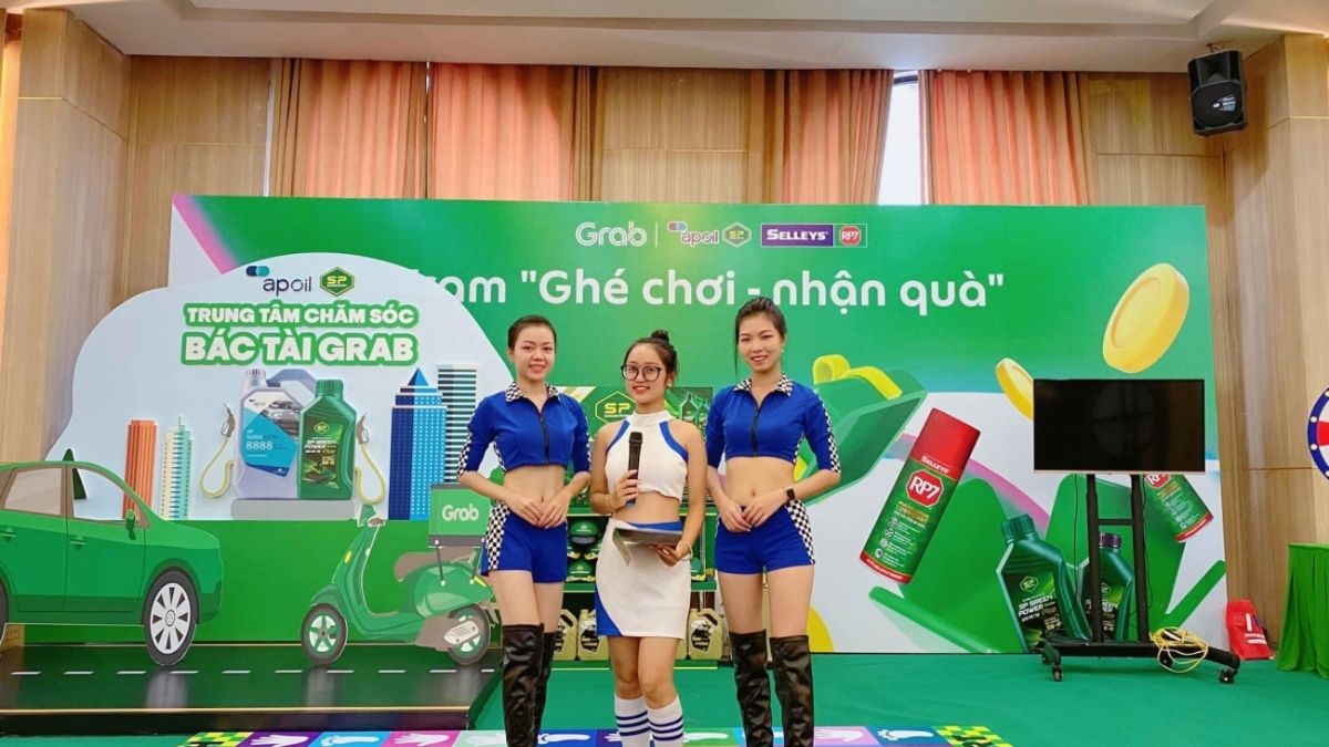 PG chạy Activation là lực lượng trực tiếp tương tác, quảng bá và kết nối khách hàng với thương hiệu (Nguồn: Internet)